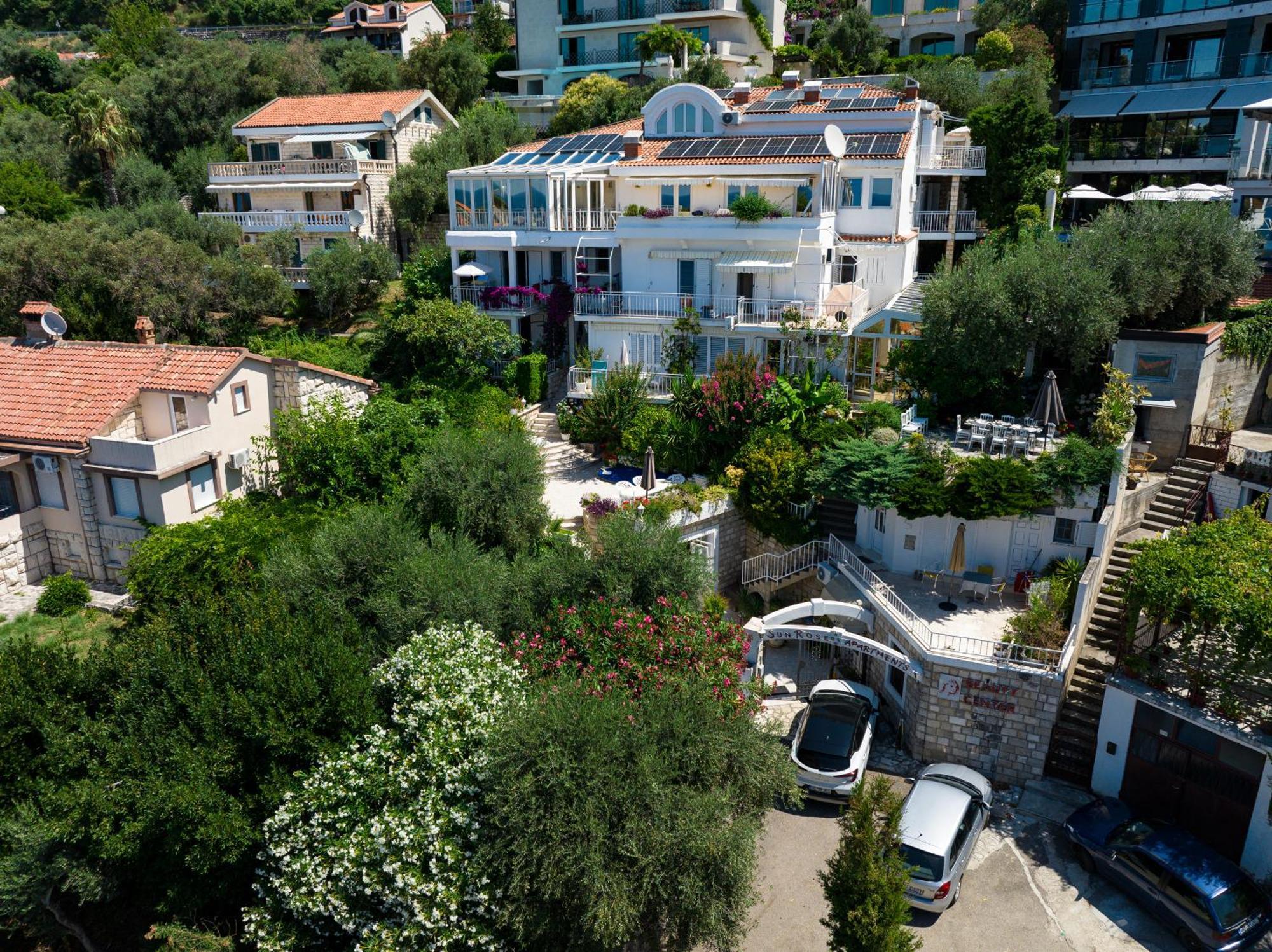 Sun Rose Apartments Sveti Stefan Eksteriør billede